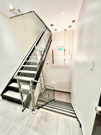 Individually furnished, iron/ironing board, free WiFi, bed sheets. Toronto Rooms and Suites