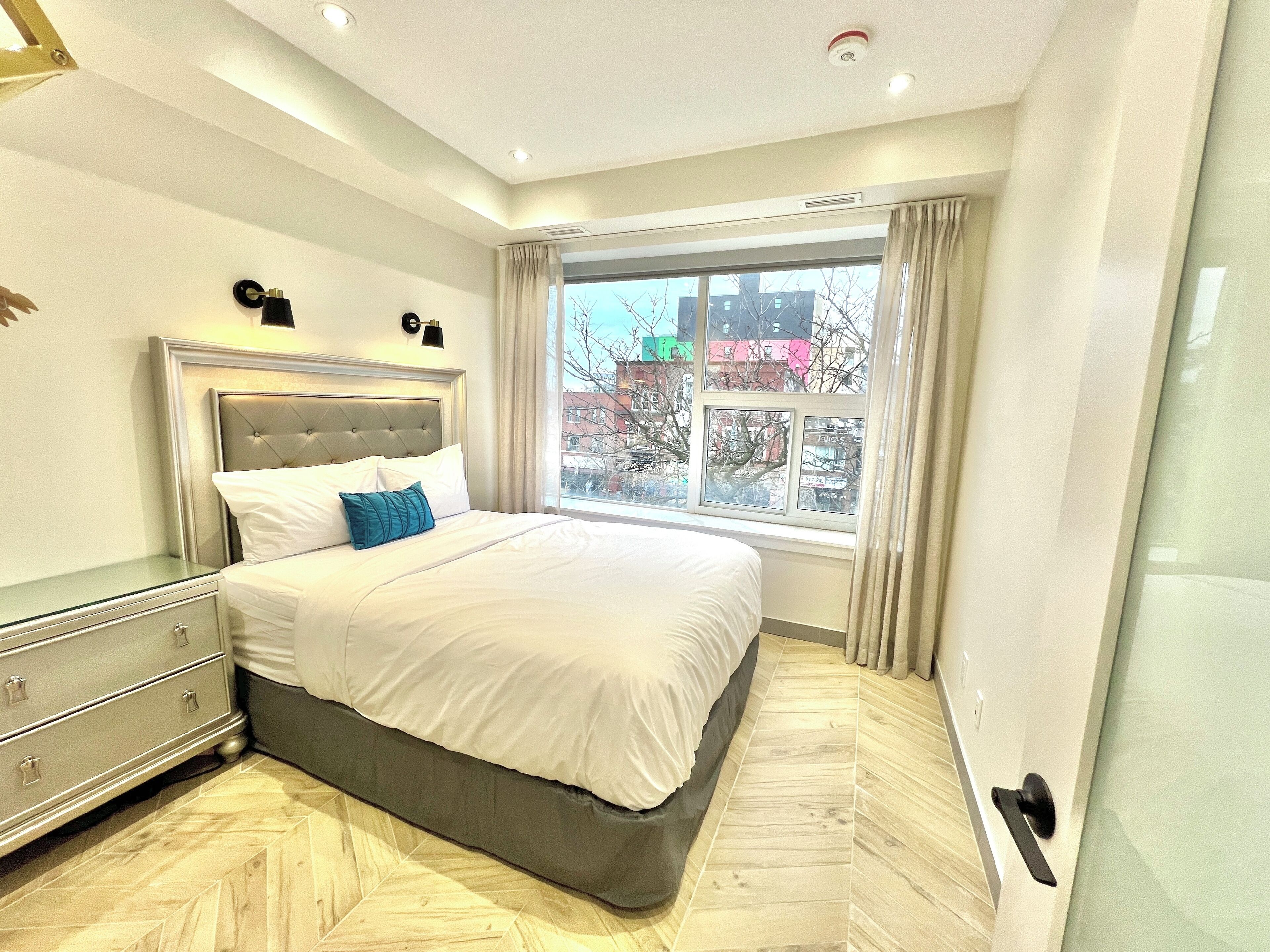 Luxury Apartment, Multiple Beds, Non Smoking (Newly Renovated) | 特色家居、熨斗/熨衣板、免费 WiFi、床单