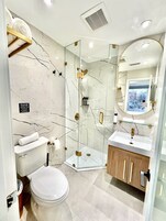 Luxury Apartment, Multiple Beds, Non Smoking (Newly Renovated) | Individually furnished, iron/ironing board, free WiFi, bed sheets