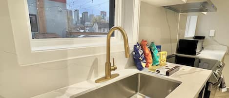 Luxury Apartment, Multiple Beds, Non Smoking (Newly Renovated) | Individually furnished, iron/ironing board, free WiFi, bed sheets
