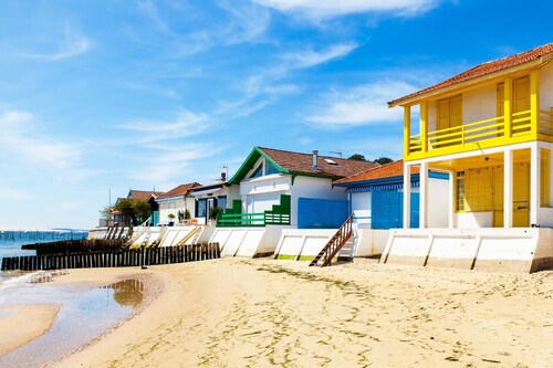 BEAUTIFUL VILLA 100M FROM THE BEACH 