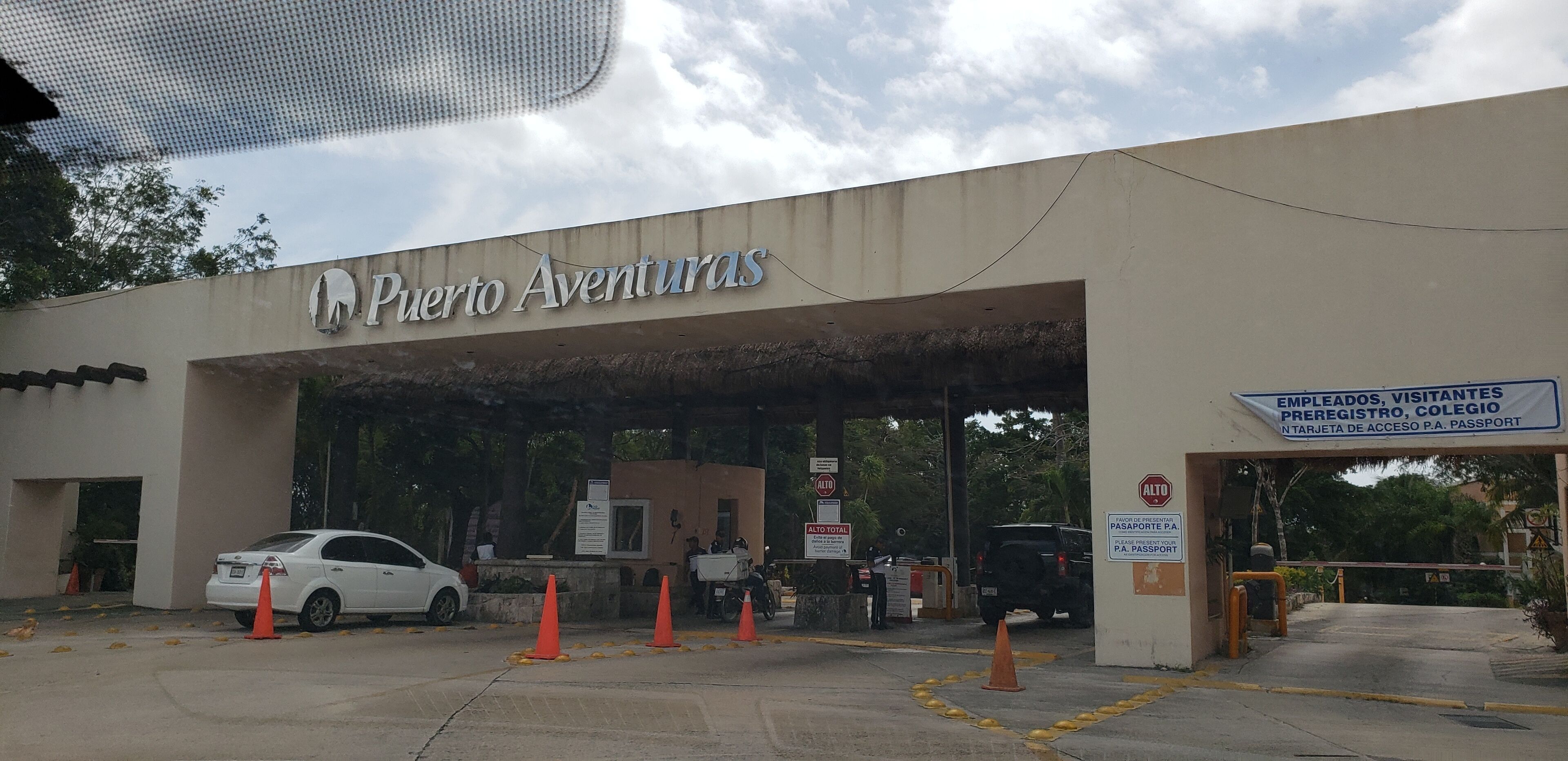 The entrance to Puerto Aventuras with a sign indicating passport control.