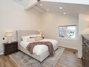 3 bedrooms, iron/ironing board, travel cot, free WiFi