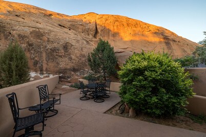 Nestled in the Rocks | Close to Golf Course & Town