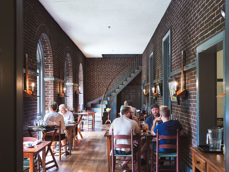 供應早餐、午餐和晚餐,美國料理