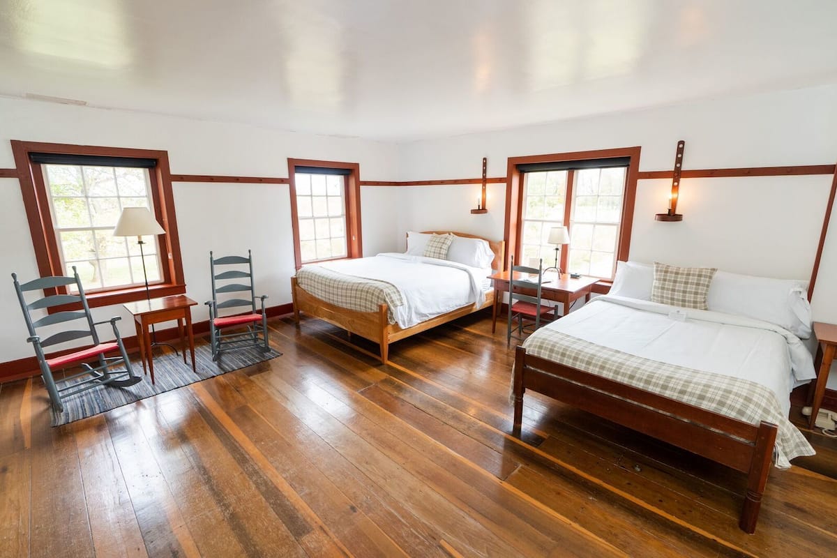 Chambre Deluxe, plusieurs lits | Décoration personnalisée, ameublement personnalisé, bureau