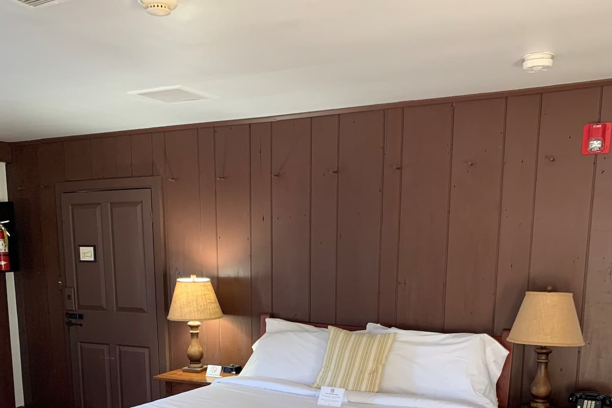 Chambre Deluxe, 1 grand lit | Décoration personnalisée, ameublement personnalisé, bureau