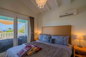 Zimmersafe, laptopgeeigneter Arbeitsplatz, schallisolierte Zimmer