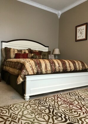 Double Room Single Use | Peralatan tempat tidur premium, meja, katil lipat simpan percuma