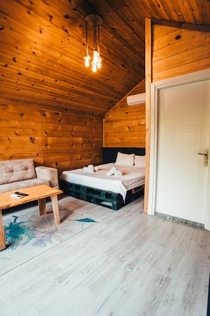 Classic Tree House (No pool) | 2 bedrooms, minibar, free WiFi