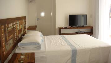 Suite Quatro Ilhas | Premium bedding, pillowtop beds, minibar, individually decorated