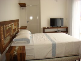 Suite Quatro Ilhas | Premium bedding, pillowtop beds, minibar, individually decorated