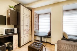 In-room safe, soundproofing, iron/ironing board, free WiFi
