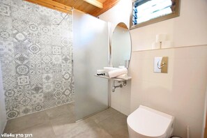 Family Cabin, 1 Bedroom, Non Smoking | Bathroom
