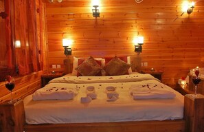 Comfort Cabin, Non Smoking | Free cribs/infant beds, rollaway beds, free WiFi, bed sheets - Musical Garden Cabins (Ramot)