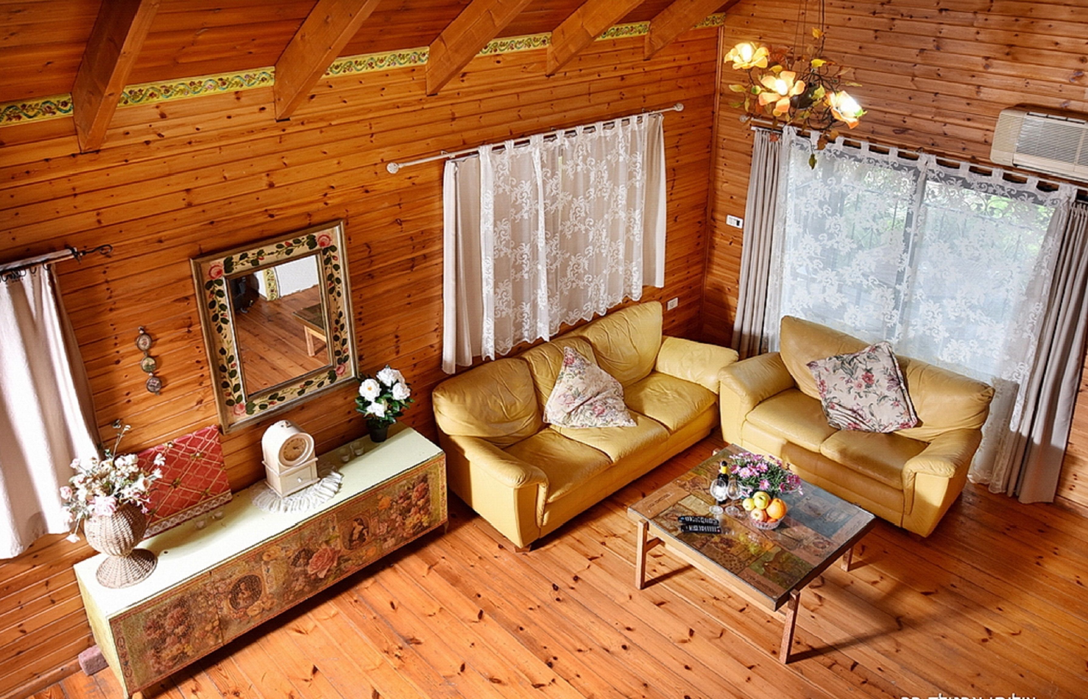 디럭스 스튜디오 스위트, 침실 1개, 금연 | 거실 | 평면 TV