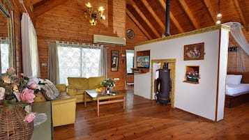 Deluxe-Studiosuite, 1 Schlafzimmer, Nichtraucher | Wohnbereich | Flachbildfernseher