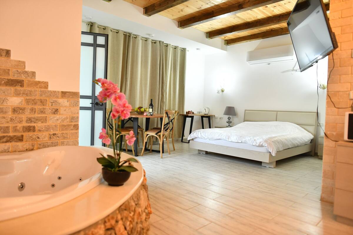 Free cots/infant beds, free WiFi, bed sheets