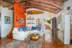 Smart TV - SCOTTLAND - idyllic, stylish, secluded 2 bedroom villa & pool at Smuggler's Cove (West End)