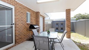 Outdoor dining - 5 Bent Street - huge house with Foxtel & Aircon (Fingal Bay)