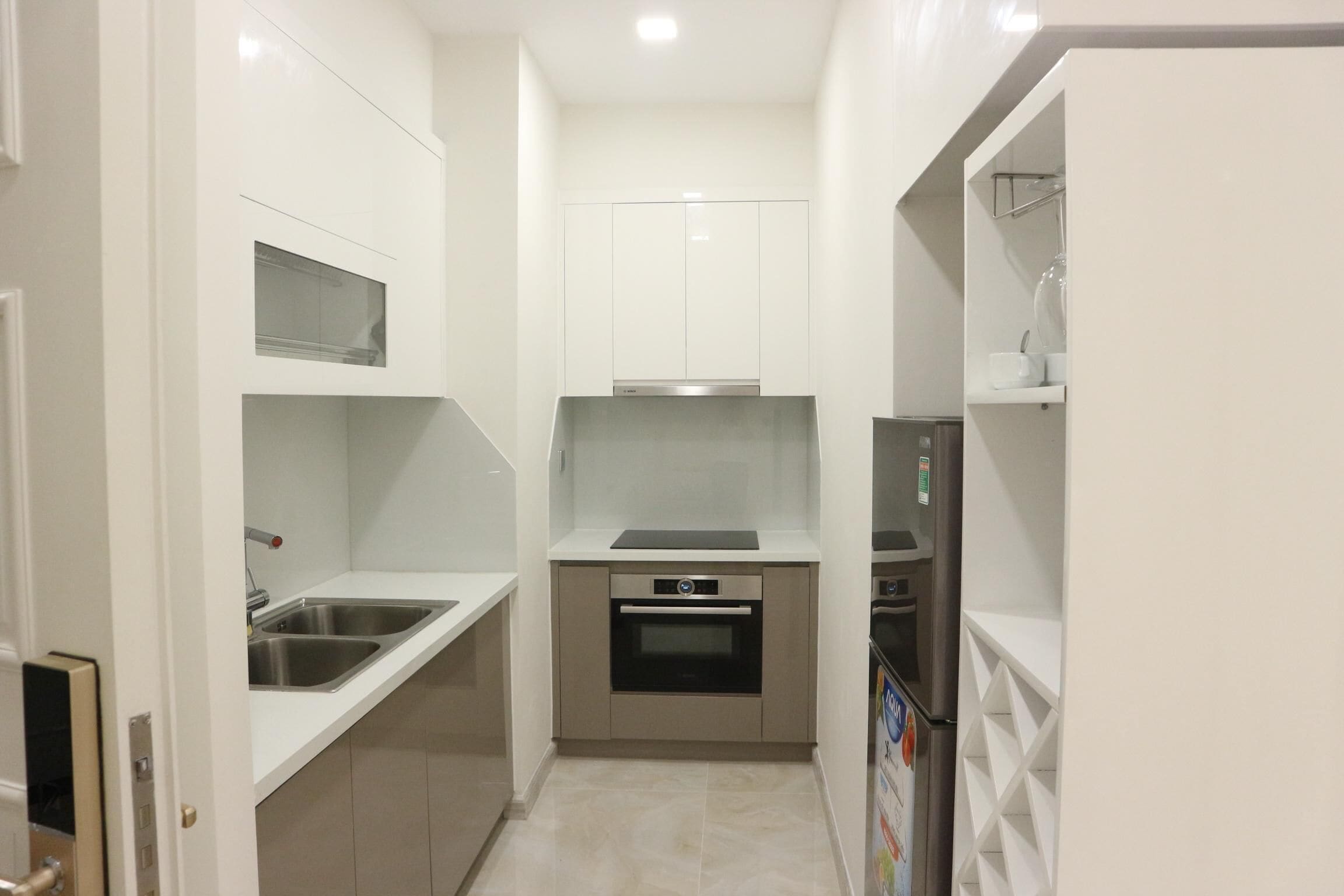 Réfrigérateur, four, distributeur de glaçons, serviettes en papier