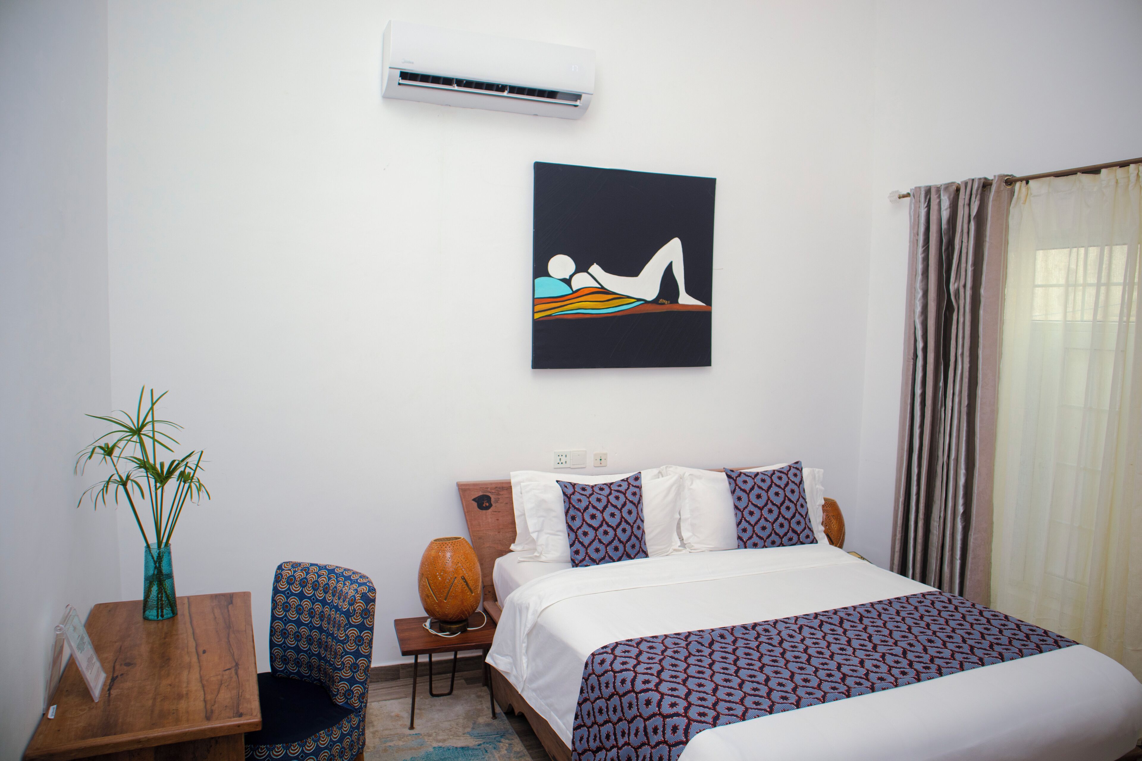 Standard Double Room | Minibar, in-room safe, desk, blackout drapes