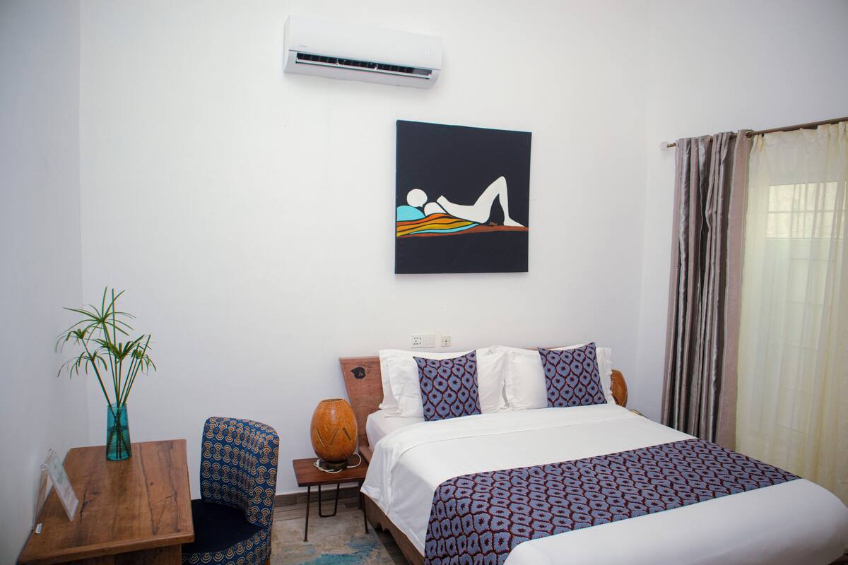 Standard Double Room | Minibar, in-room safe, desk, blackout drapes