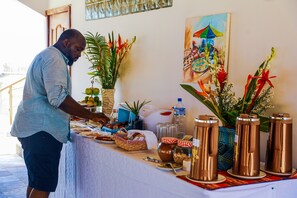 Daily buffet breakfast (XOF 7500 per person) - Hotel Petit Brussel (Lomé)