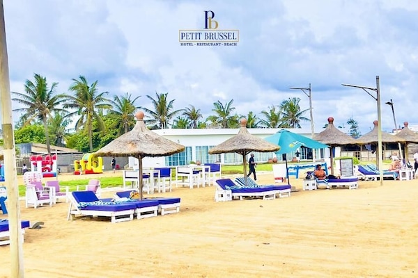 Children’s play area – outdoor