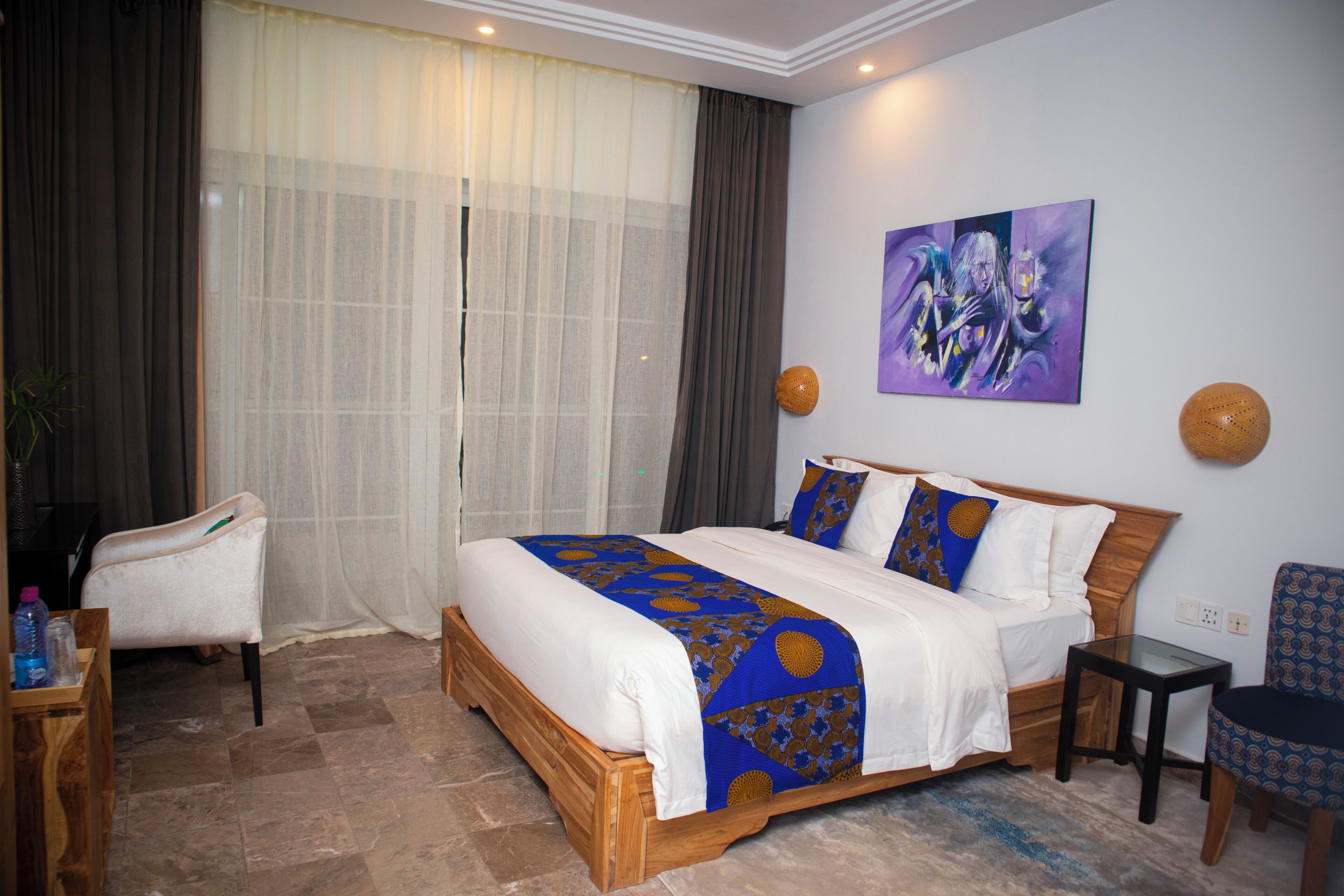 Habitación Premier, vista al mar | Minibar, caja de seguridad en la habitación y escritorio 