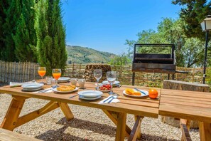 Outdoor dining - Holiday House with Large Private Pool  (Alcaucín, Málaga)