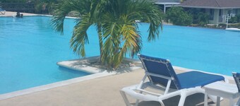 Fully furnished air conditioned secure villa on the scenic jamaican north coast.