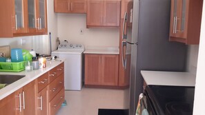 ثلاجة، ميكروويف، فرن، غسالة أطباق