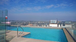 Outdoor pool - Departamentos Turpial (Santiago)