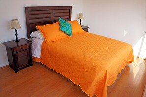 Premium bedding, blackout curtains, iron/ironing board, free WiFi - Departamentos Turpial (Santiago)