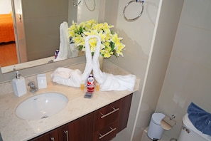 Kombinert dusj/badekar og dype avslapningsbadekar