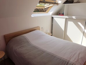 1 chambre, fer et planche Ă repasser, Wi-Fi gratuit, draps fournis