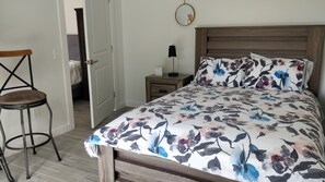 5 bedrooms, iron/ironing board, WiFi, bed sheets
