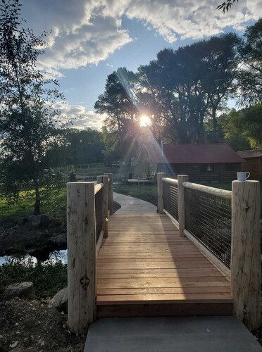 Beautiful Newly Remodeled Log Cabin at Tiny Timbers Resort!