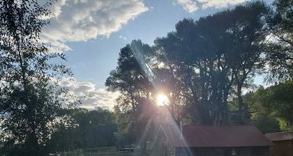 Beautiful Newly Remodeled Log Cabin at Tiny Timbers Resort!