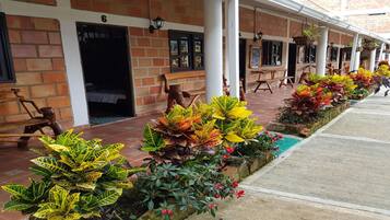 المنشأة من الخارج