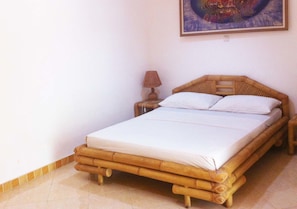 Chambre Standard, 1 grand lit, vue jardin | Bureau, lits pliants/supplémentaires
