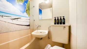 Combined shower/tub, deep soaking tub, free toiletries, hair dryer