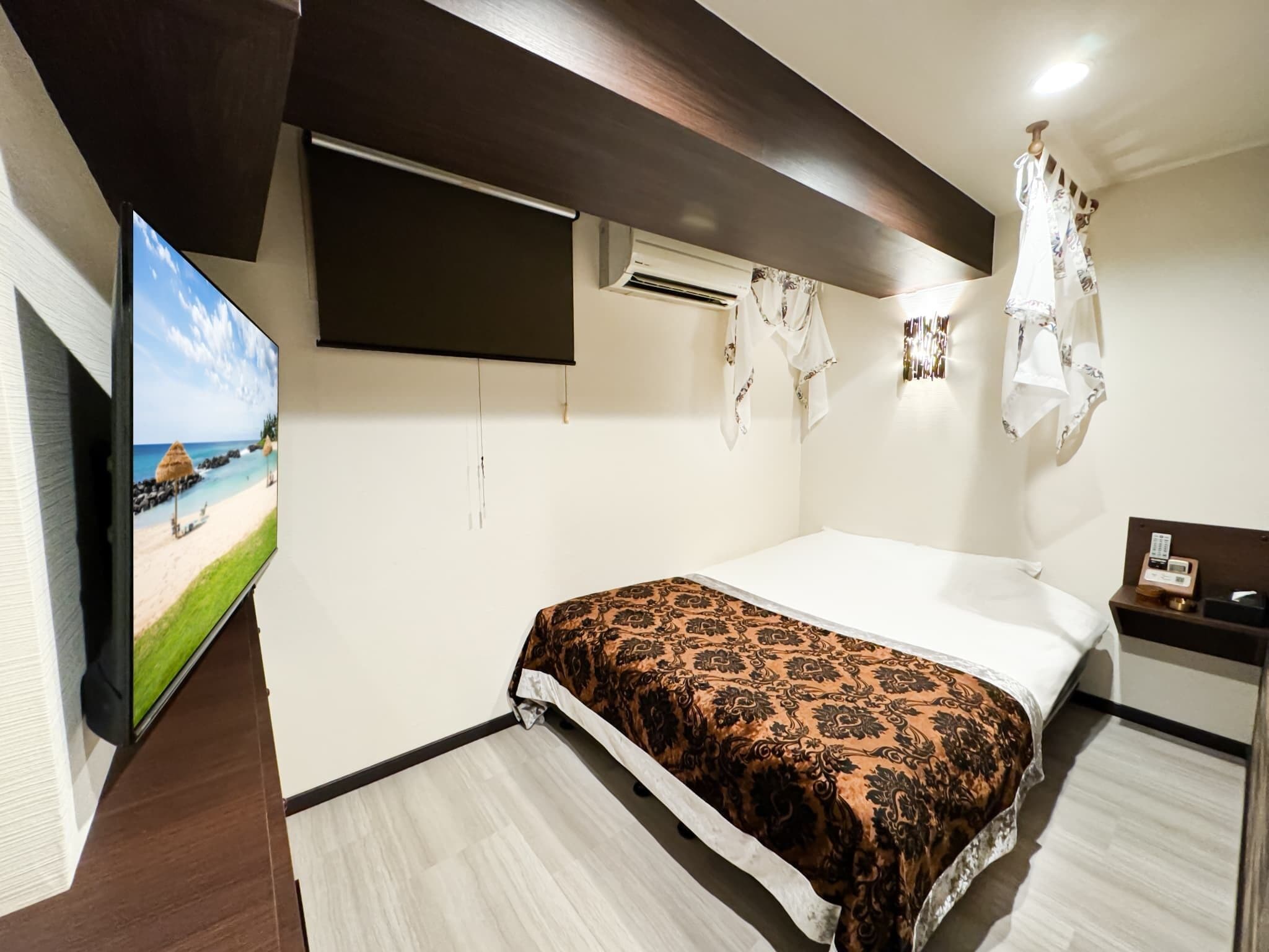 Superior Double Room, Smoking | WiFi (free), bed sheets