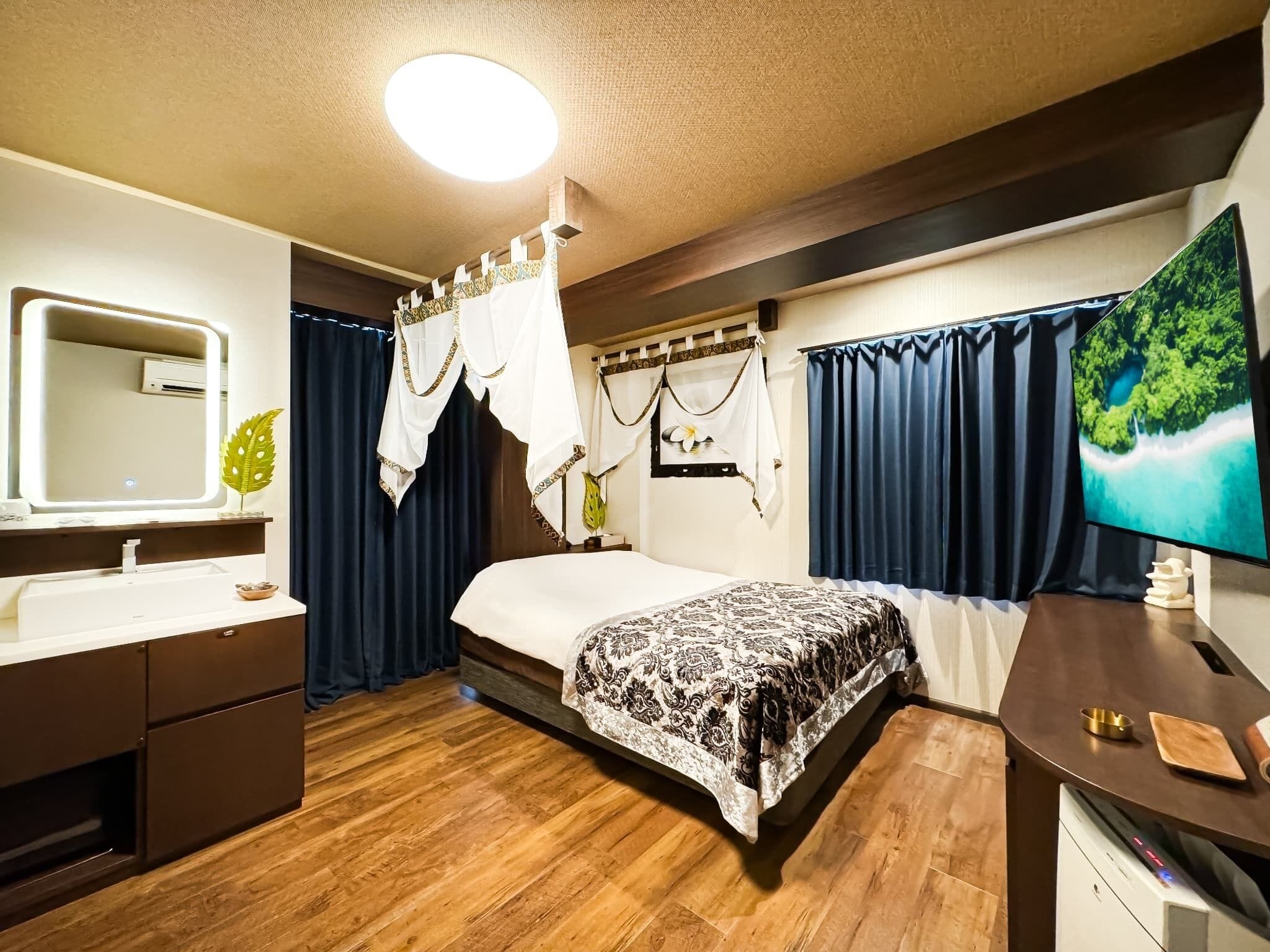 Quarto casal superior, para fumantes | Wi-Fi de cortesia, roupa de cama