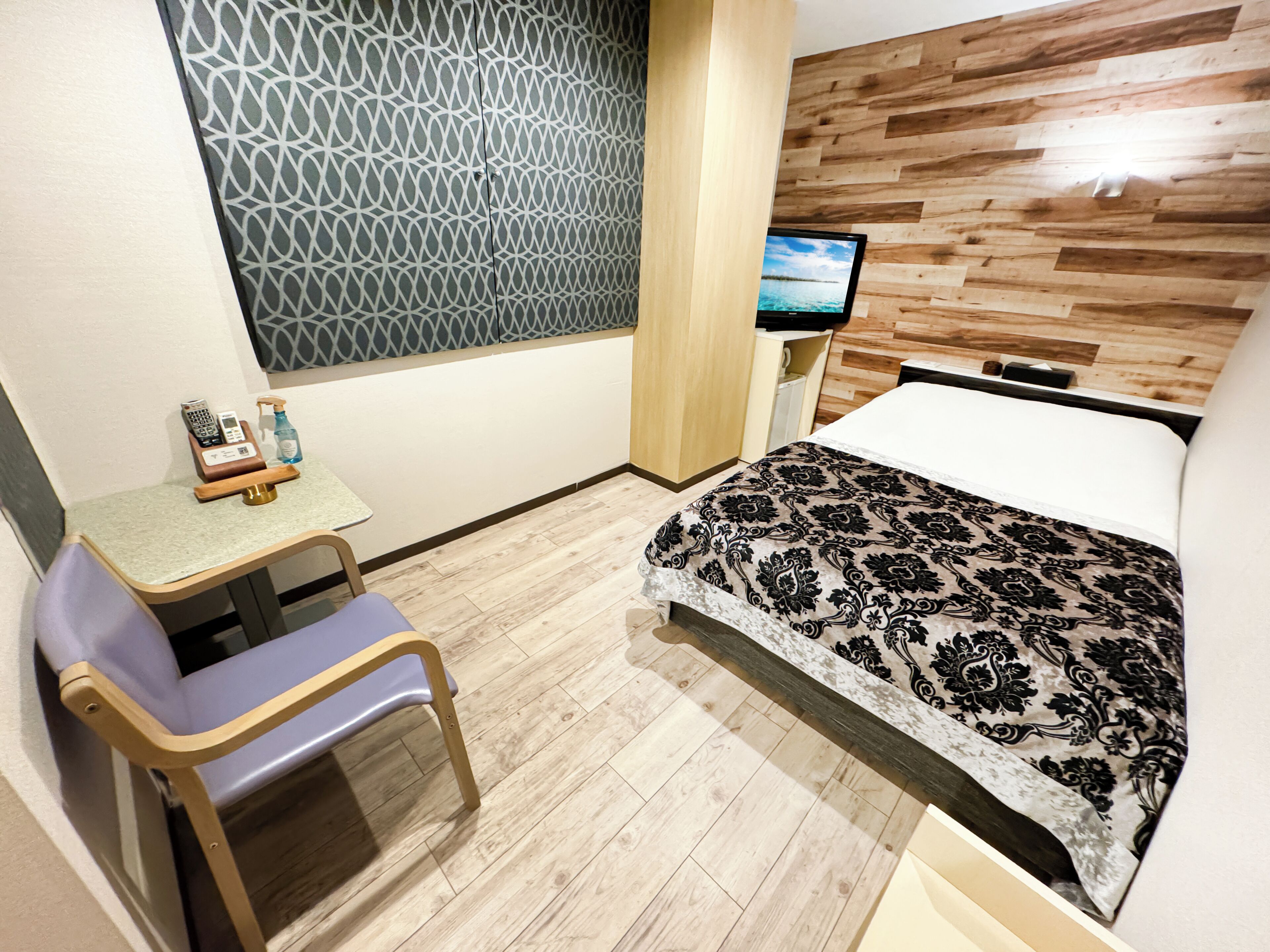 Schallisolierte Zimmer, kostenloses WLAN, Bettwäsche