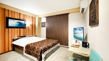 Soundproofing, free WiFi, bed sheets