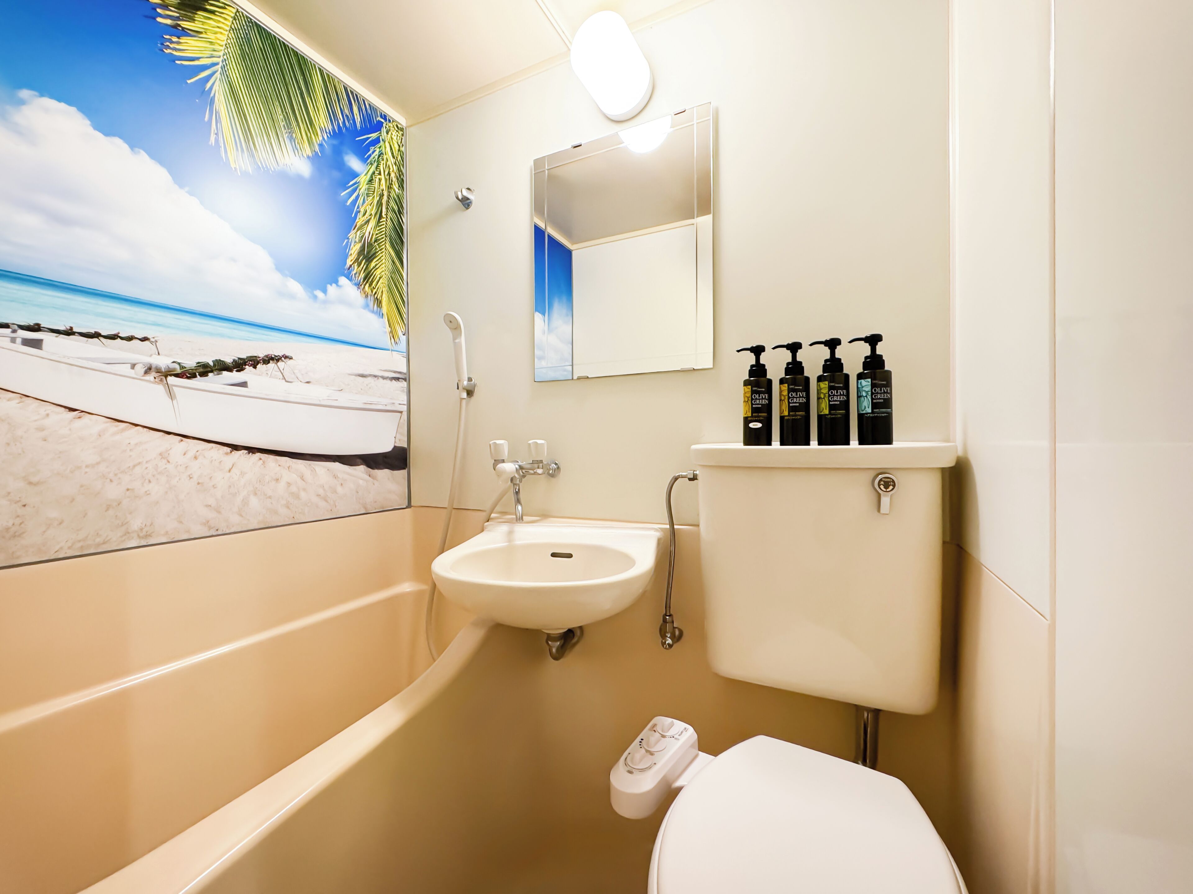 Value Double Room, Smoking | Bathroom | Combined shower/tub, deep soaking tub, free toiletries, hair dryer