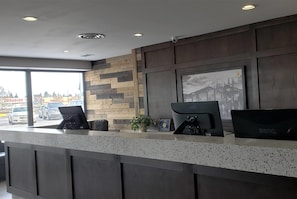 Lobby - Super 8 by Wyndham Spruce Grove (Spruce Grove)