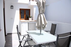 تناول الطعام بالخارج